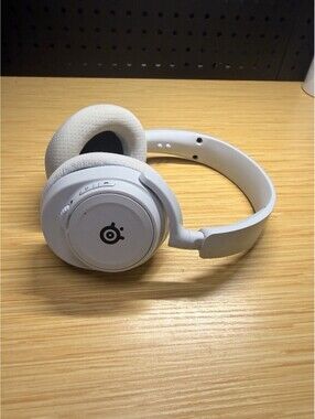 SteelSeries Arctis Nova 7P WIRELESS Headset White no cord